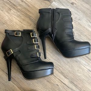 Black heeled boots